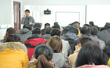 安邦邀請著名經(jīng)濟(jì)學(xué)教授陸滿平來企做“融資上市”培訓(xùn)(圖1) 安邦邀請著名經(jīng)濟(jì)學(xué)教授陸滿平來企做“融資上市”培訓(xùn)(圖1)